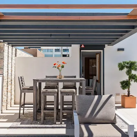Vivi Homes - Queen - Sea Views - Golf - Mountain Views *