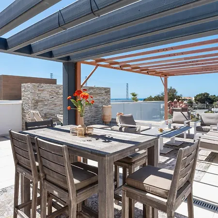 Vivi Homes - Queen - Sea Views - Golf - Mountain Views *