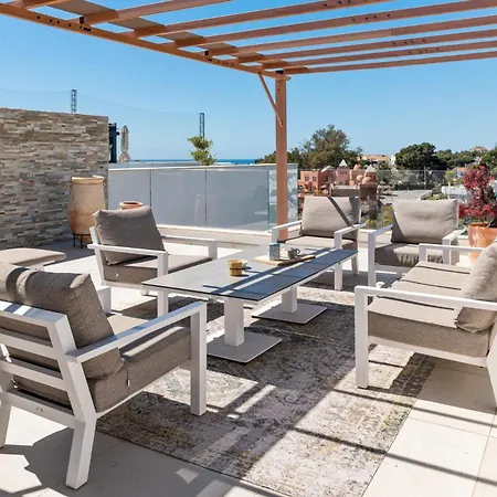Vivi Homes - Queen - Sea Views - Golf - Mountain Views *