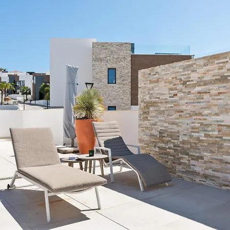 Vivi Homes - Queen - Sea Views - Golf - Mountain Views *