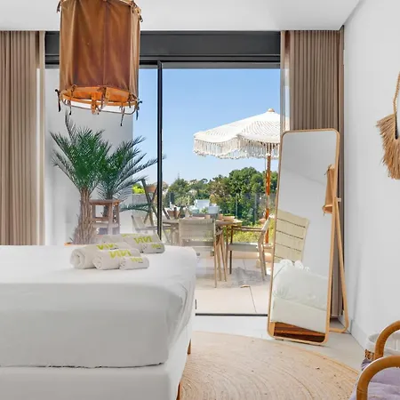 Vivi Homes - Queen - Sea Views - Golf - Mountain Views