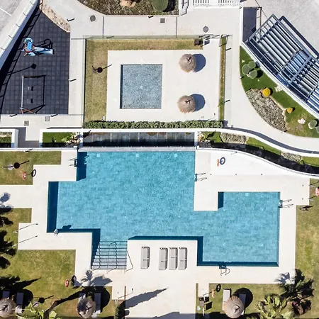 Vivi Homes - Queen - Sea Views - Golf - Mountain Views *