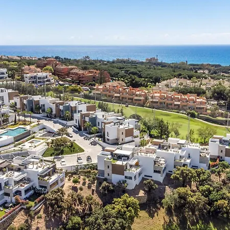 Vivi Homes - Queen - Sea Views - Golf - Mountain Views *